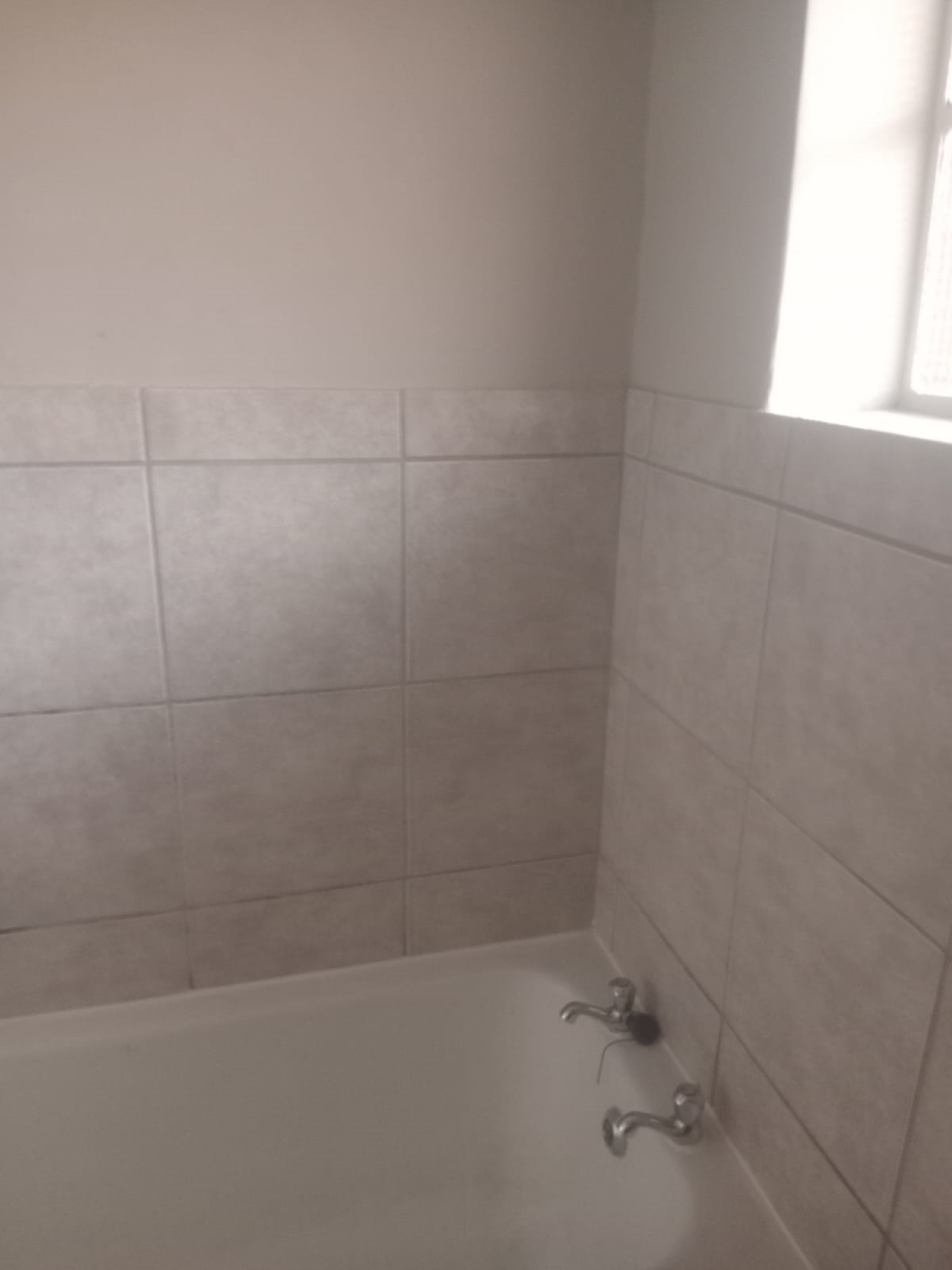 To Let 1 Bedroom Property for Rent in Southernwood Eastern Cape